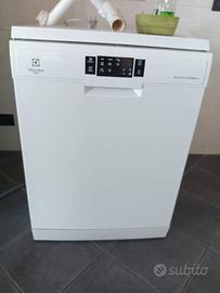 lavastoviglie Electrolux