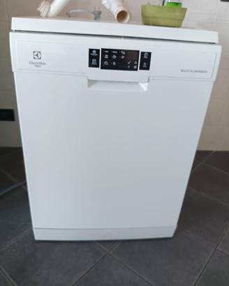 lavastoviglie Electrolux