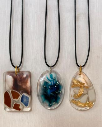 collane con ciondolo in resina