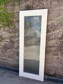 Porta scorrevole laccata bianca con vetro opaco