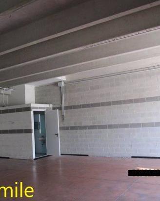 Immobile di 244 m² con 1 locale a Scandicci