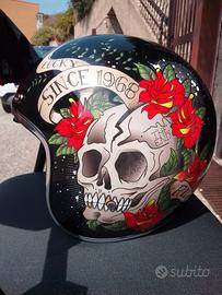 casco skull & Roses