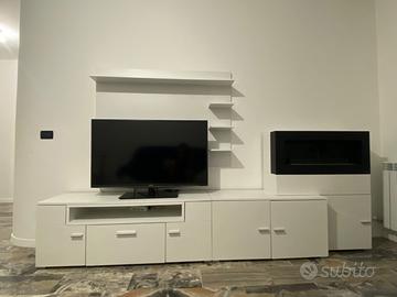 Mobile soggiorno con caminetto