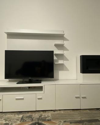 Mobile soggiorno con caminetto