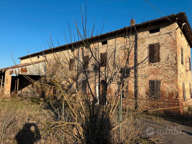 Rustico antico da ristrut. con giardino Fontevivo