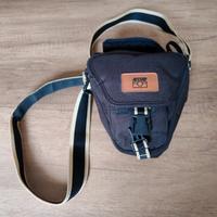 borsa per macchina fotografica reflex ed obiettivo