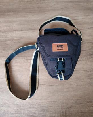 borsa per macchina fotografica reflex ed obiettivo