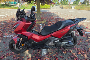 Honda ADV 350 2023 rosso