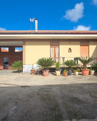 Indipendente su un livello con cortile di 265 mq