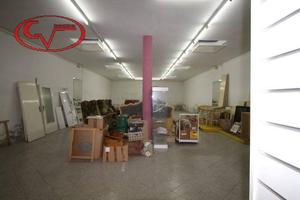 Immobile di 370 m² con 2 locali a Montevarchi