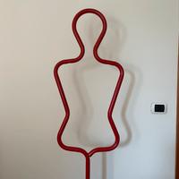 Omino Appendiabiti servo muto