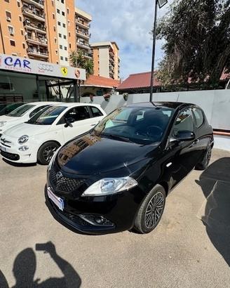 Lancia Ypsilon 1.0 FireFly 5 porte S&S Hybrid Ecoc