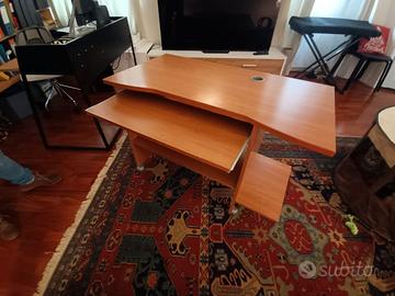 Scrivania porta computer