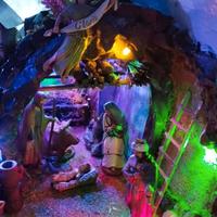 Presepe artigianale in metà botte di legno