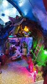 Presepe artigianale in metà botte di legno