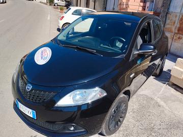 Lancia Ypsilon 1.0 FireFly 5 porte S&S Hybrid Silv