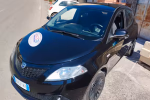 Lancia Ypsilon 1.0 FireFly 5 porte S&S Hybrid Silv