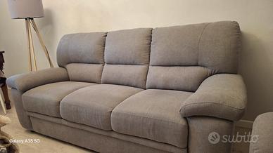 2 divani praticamente nuovi 