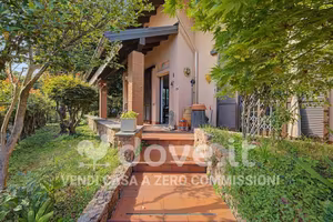 Villa di 265 m² con 5 locali e box auto a Sesto Ca