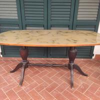 Tavolo ovale con ripiano in vetro