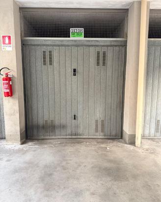 Privato VENDE BOX AUTO via Don Gnocchi 6