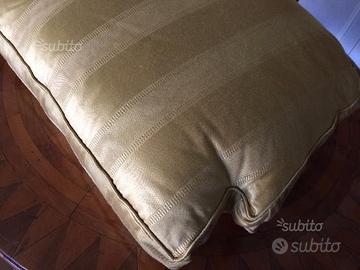 Cuscino giallo senape