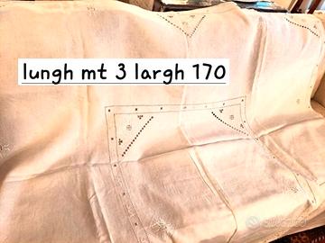 Tovaglia lino con ricami