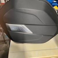 Borse laterali Givi con attacchi per Guzzi V70