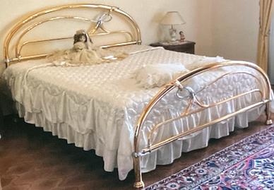 Testata e pediera matrimoniale in ottone e oro