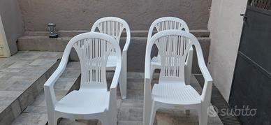 Sedie e tavolo in plastica