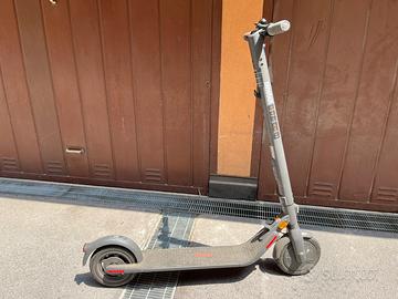 Monopattino Ninebot KickScooter E25E