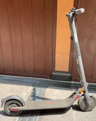 Monopattino Ninebot KickScooter E25E