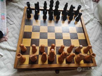 SCACCHIERA  e SCACCHI IN LEGNO 