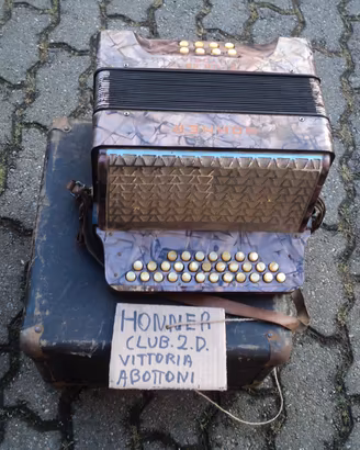 Fisarmonica depoca a bottoni honner