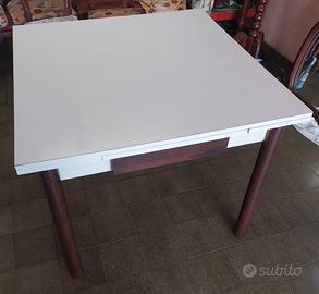 Tavolo allungabile 
