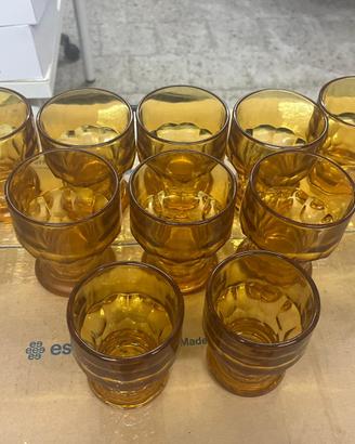 Set 10 bicchieri vintage in vetro ambrato
