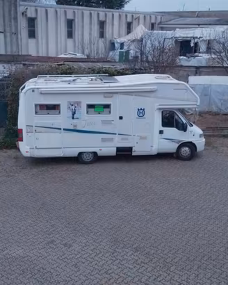 Camper con garage