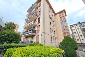 V.DANTE: AMPIO 2 CAMERE con SOFFITTA E BOX