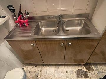 Lavello in acciaio inox con mobile