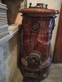 Antica stufa in terra cotta smaltata