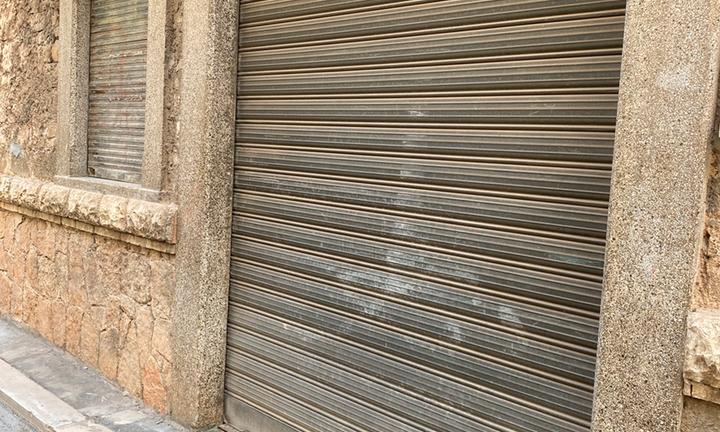 Garage con volte alte e Finestra