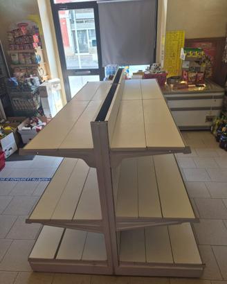 Scaffale per negozio