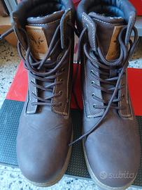 Scarpe uomo Carrera.