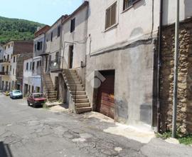 2 LOCALI A MONTORIO ROMANO