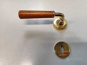 Maniglie inserto in legno / Finitura oro lucido