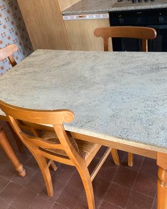 Tavolo cucina e 4 sedie