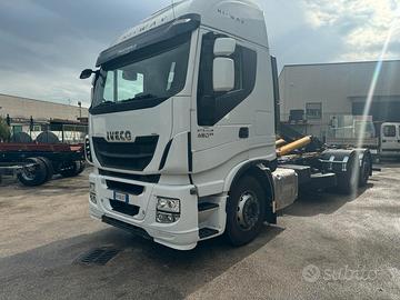 Iveco stralis 460 con gancio scarrabbile