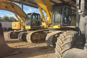 Escavatore New Holland 485