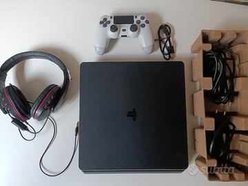 PS4 Digital + accessori 