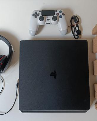 PS4 Digital + accessori 